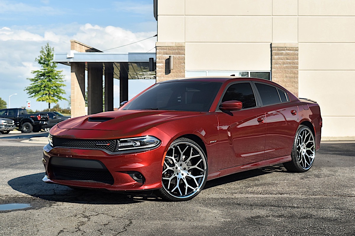 Dodge Charger with Giovanna Wheels Nove FF